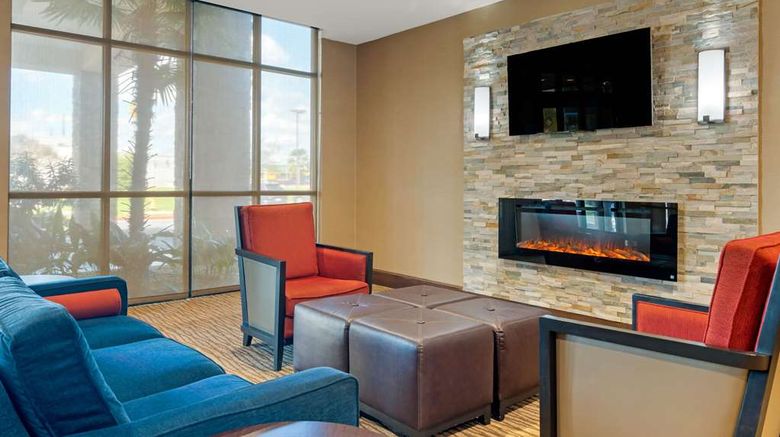 <b>Comfort Suites Lobby</b>. Images powered by <a href="https://iceportal.shijigroup.com/" title="IcePortal" target="_blank">IcePortal</a>.