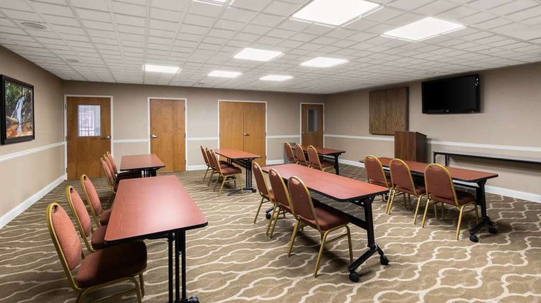 <b>Comfort Suites Commerce Meeting</b>. Images powered by <a href="https://iceportal.shijigroup.com/" title="IcePortal" target="_blank">IcePortal</a>.