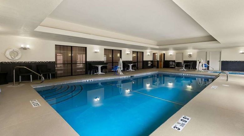 <b>Comfort Suites Commerce Pool</b>. Images powered by <a href="https://iceportal.shijigroup.com/" title="IcePortal" target="_blank">IcePortal</a>.