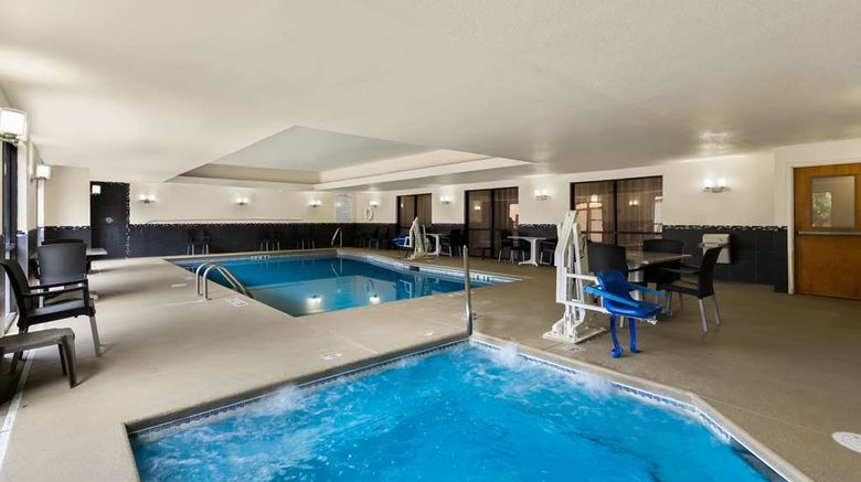 <b>Comfort Suites Commerce Pool</b>. Images powered by <a href="https://iceportal.shijigroup.com/" title="IcePortal" target="_blank">IcePortal</a>.