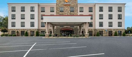 Comfort Suites Commerce Exterior