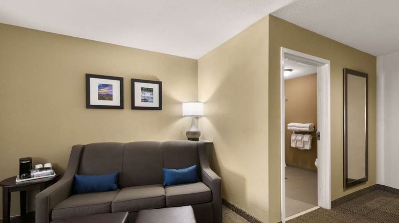 <b>Comfort Suites Commerce Room</b>. Images powered by <a href="https://iceportal.shijigroup.com/" title="IcePortal" target="_blank">IcePortal</a>.