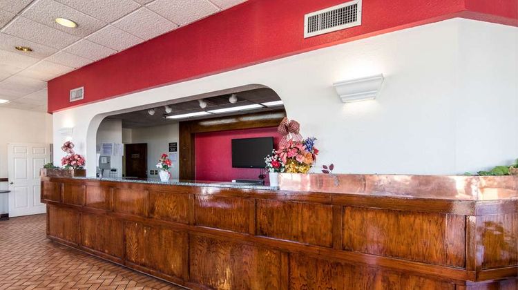 Econo Lodge Inn & Suites Dublin Lobby