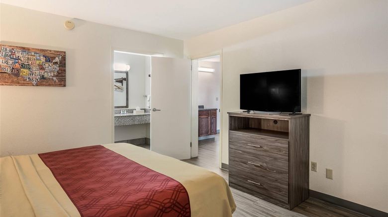 <b>Econo Lodge Thomasville Suite</b>. Images powered by <a href="https://iceportal.shijigroup.com/" title="IcePortal" target="_blank">IcePortal</a>.