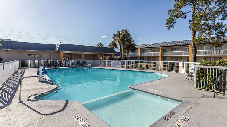 Econo Lodge Thomasville Pool