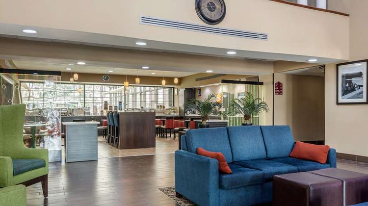 Comfort Inn & Suites Lobby