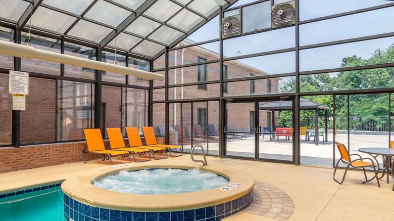 <b>Comfort Inn & Suites Pool</b>. Images powered by <a href="https://iceportal.shijigroup.com/" title="IcePortal" target="_blank">IcePortal</a>.