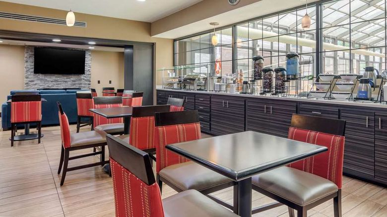 <b>Comfort Inn & Suites Restaurant</b>. Images powered by <a href="https://iceportal.shijigroup.com/" title="IcePortal" target="_blank">IcePortal</a>.