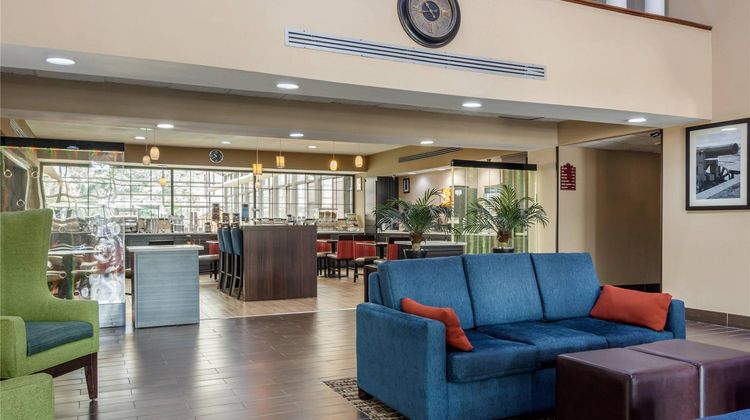 Comfort Inn & Suites Lobby