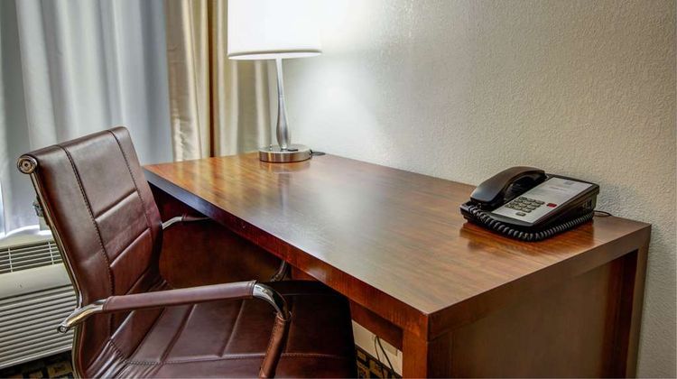 Comfort Inn and Suites Athens North Suite