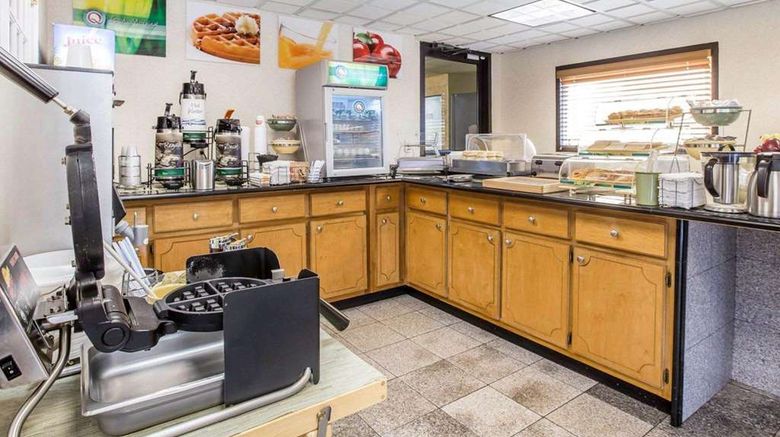 <b>Quality Inn Macon West Restaurant</b>. Images powered by <a href="https://iceportal.shijigroup.com/" title="IcePortal" target="_blank">IcePortal</a>.