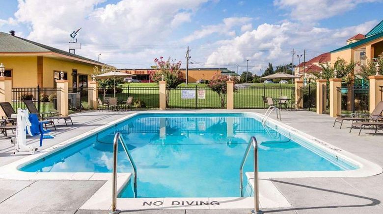 <b>Quality Inn Macon West Pool</b>. Images powered by <a href="https://iceportal.shijigroup.com/" title="IcePortal" target="_blank">IcePortal</a>.