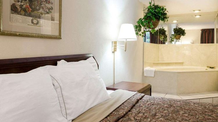 Rodeway Inn Norcross Room
