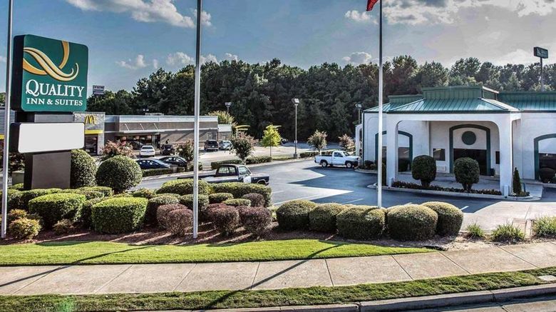<b>Quality Inn & Suites Exterior</b>. Images powered by <a href="https://iceportal.shijigroup.com/" title="IcePortal" target="_blank">IcePortal</a>.