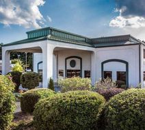 Quality Inn & Suites Exterior