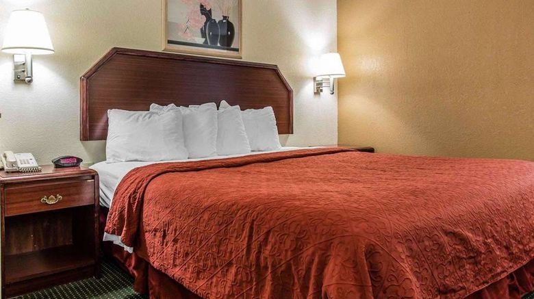 <b>Quality Inn & Suites Room</b>. Images powered by <a href="https://iceportal.shijigroup.com/" title="IcePortal" target="_blank">IcePortal</a>.