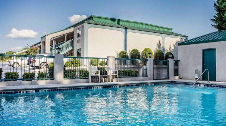 Quality Inn & Suites Pool