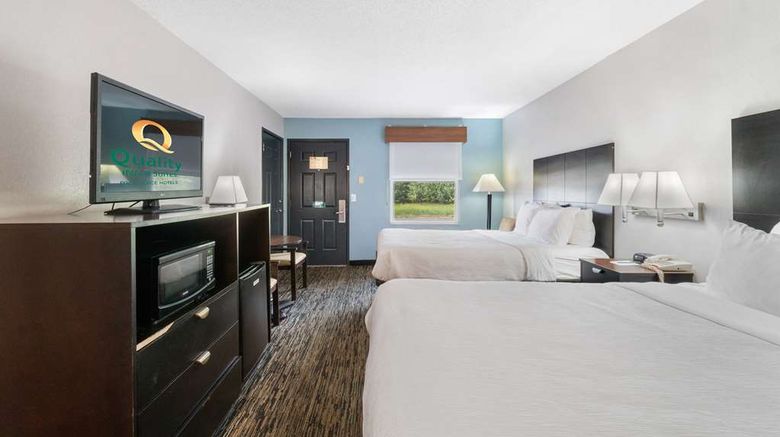 <b>Quality Inn Room</b>. Images powered by <a href="https://iceportal.shijigroup.com/" title="IcePortal" target="_blank">IcePortal</a>.