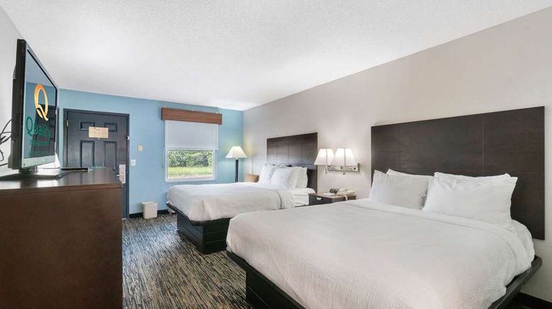 <b>Quality Inn Room</b>. Images powered by <a href="https://iceportal.shijigroup.com/" title="IcePortal" target="_blank">IcePortal</a>.