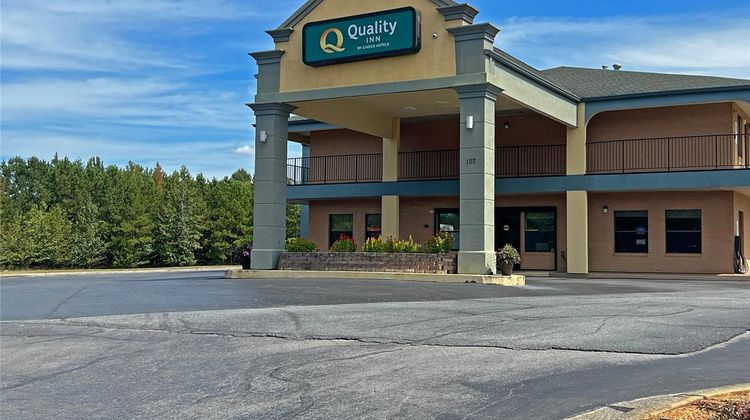 Quality Inn Exterior