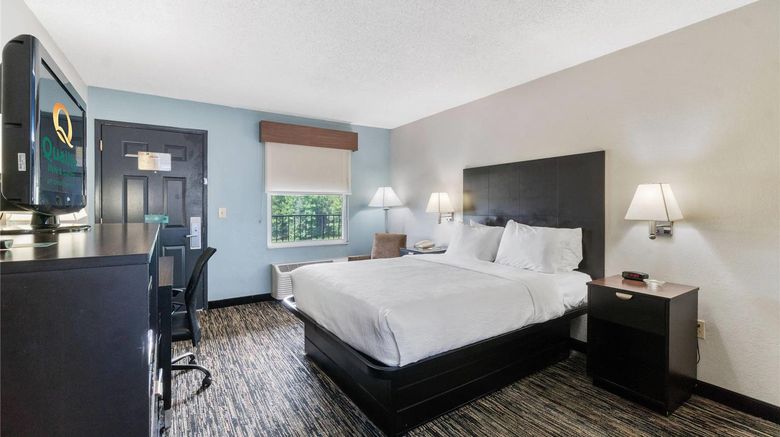 <b>Quality Inn Room</b>. Images powered by <a href="https://iceportal.shijigroup.com/" title="IcePortal" target="_blank">IcePortal</a>.