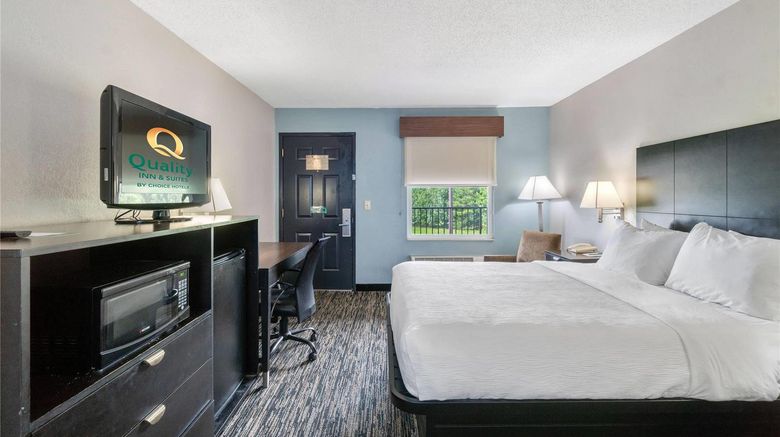 <b>Quality Inn Room</b>. Images powered by <a href="https://iceportal.shijigroup.com/" title="IcePortal" target="_blank">IcePortal</a>.