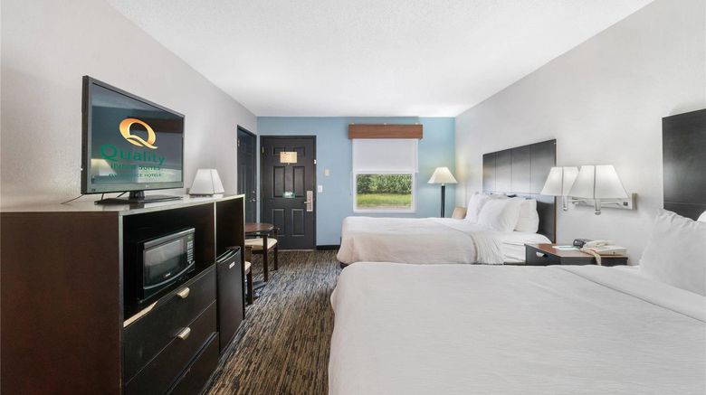 <b>Quality Inn Room</b>. Images powered by <a href="https://iceportal.shijigroup.com/" title="IcePortal" target="_blank">IcePortal</a>.