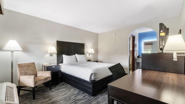 <b>Quality Inn Room</b>. Images powered by <a href="https://iceportal.shijigroup.com/" title="IcePortal" target="_blank">IcePortal</a>.