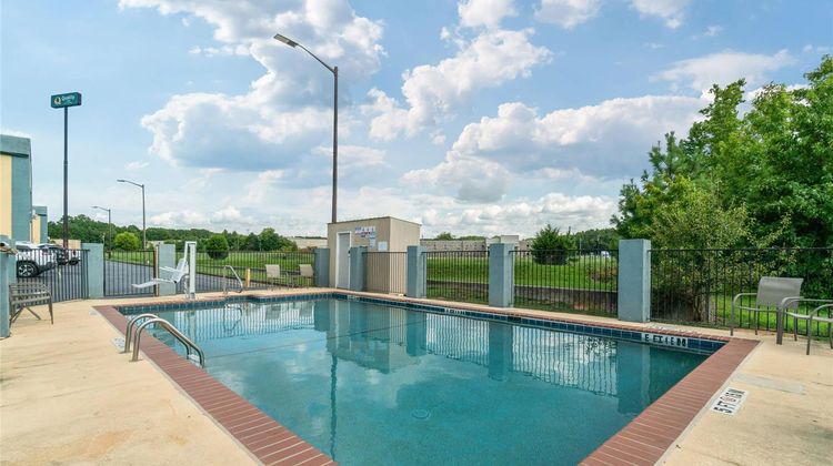Quality Inn Pool