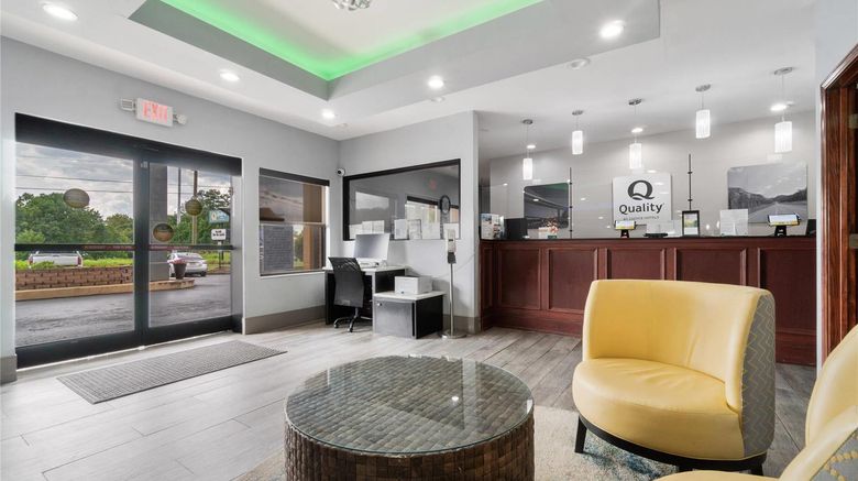 <b>Quality Inn Lobby</b>. Images powered by <a href="https://iceportal.shijigroup.com/" title="IcePortal" target="_blank">IcePortal</a>.