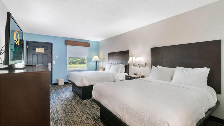 <b>Quality Inn Room</b>. Images powered by <a href="https://iceportal.shijigroup.com/" title="IcePortal" target="_blank">IcePortal</a>.