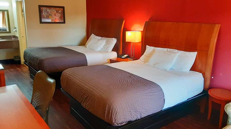 <b>Econo Lodge Inn and Suites Griffin North Room</b>. Images powered by <a href="https://iceportal.shijigroup.com/" title="IcePortal" target="_blank">IcePortal</a>.