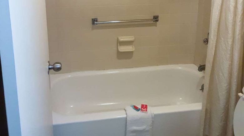 <b>Econo Lodge Inn and Suites Griffin North Room</b>. Images powered by <a href="https://iceportal.shijigroup.com/" title="IcePortal" target="_blank">IcePortal</a>.
