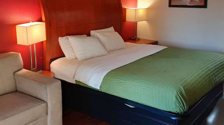 Econo Lodge Inn and Suites Griffin North Room