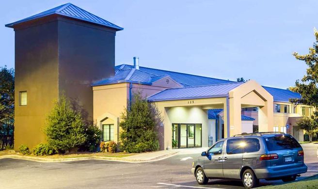 Rodeway Inn at Six Flags Exterior
