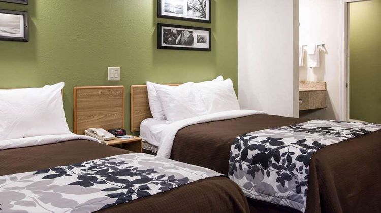 Rodeway Inn at Six Flags Room