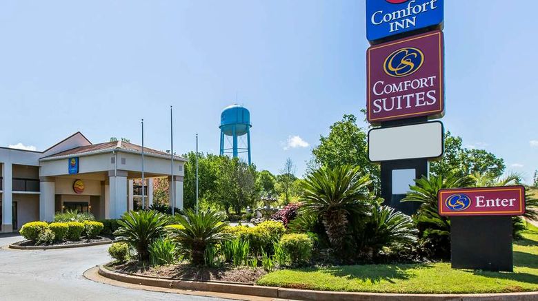 <b>Clarion Pointe Exterior</b>. Images powered by <a href="https://iceportal.shijigroup.com/" title="IcePortal" target="_blank">IcePortal</a>.