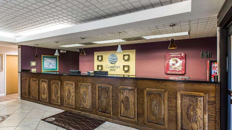 <b>Clarion Pointe Lobby</b>. Images powered by <a href="https://iceportal.shijigroup.com/" title="IcePortal" target="_blank">IcePortal</a>.