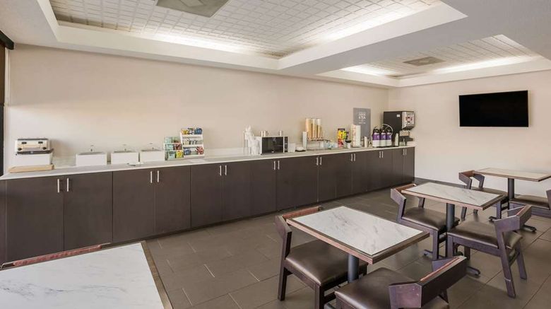 <b>Clarion Pointe Restaurant</b>. Images powered by <a href="https://iceportal.shijigroup.com/" title="IcePortal" target="_blank">IcePortal</a>.