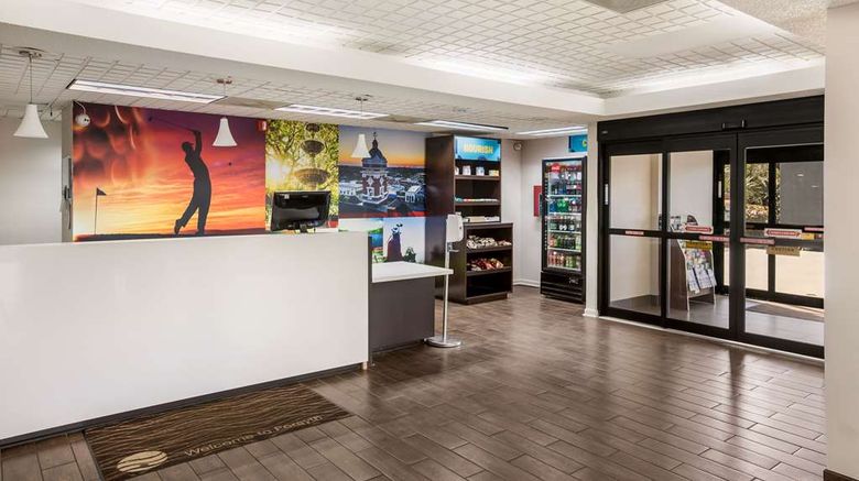 <b>Clarion Pointe Lobby</b>. Images powered by <a href="https://iceportal.shijigroup.com/" title="IcePortal" target="_blank">IcePortal</a>.
