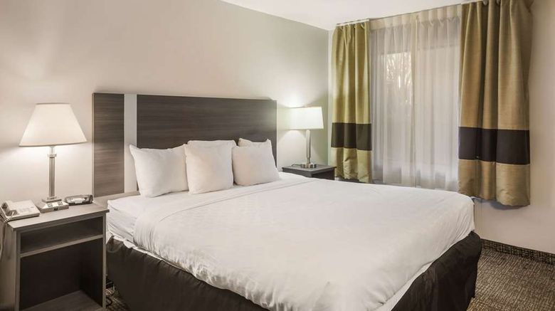 <b>Clarion Pointe Room</b>. Images powered by <a href="https://iceportal.shijigroup.com/" title="IcePortal" target="_blank">IcePortal</a>.