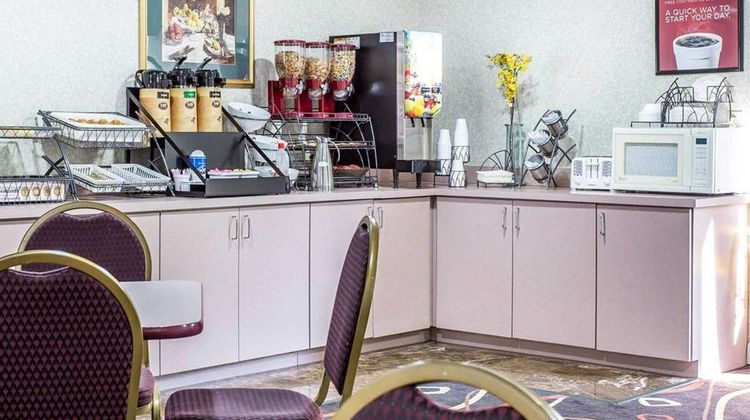Econo Lodge Inn & Stes Restaurant