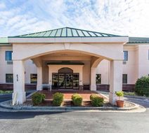 Econo Lodge Inn & Stes Exterior