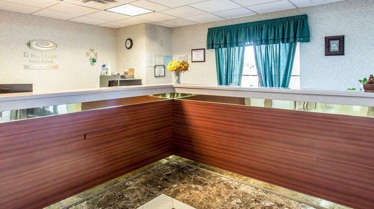 Econo Lodge Inn & Stes Lobby