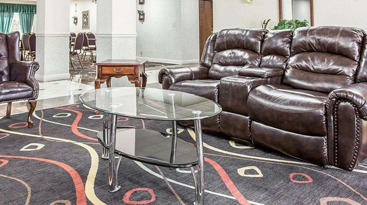 Econo Lodge Inn & Stes Lobby