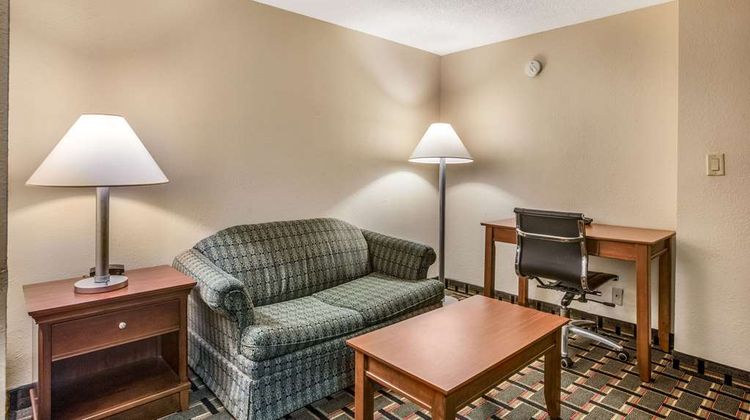 Econo Lodge Inn & Stes Suite
