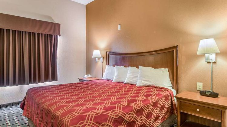 Econo Lodge Inn & Stes Suite