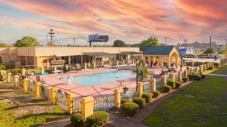 Quality Inn Richmond Hill Pool