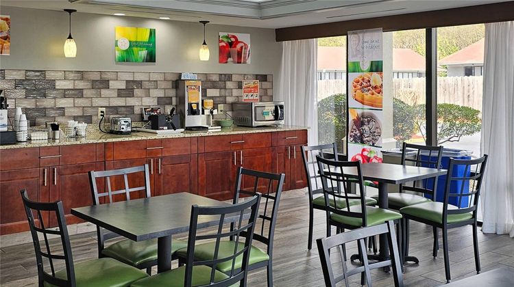 Quality Inn near Six Flags Restaurant