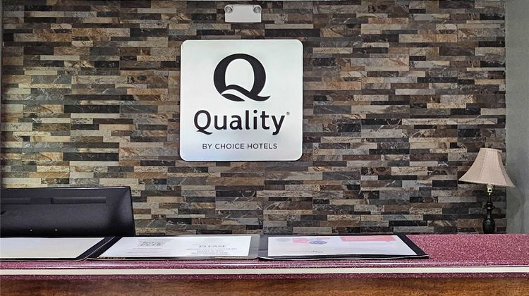 Quality Inn near Six Flags Lobby